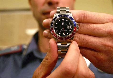 Rubò un Rolex ad un turista inglese, arrestato 